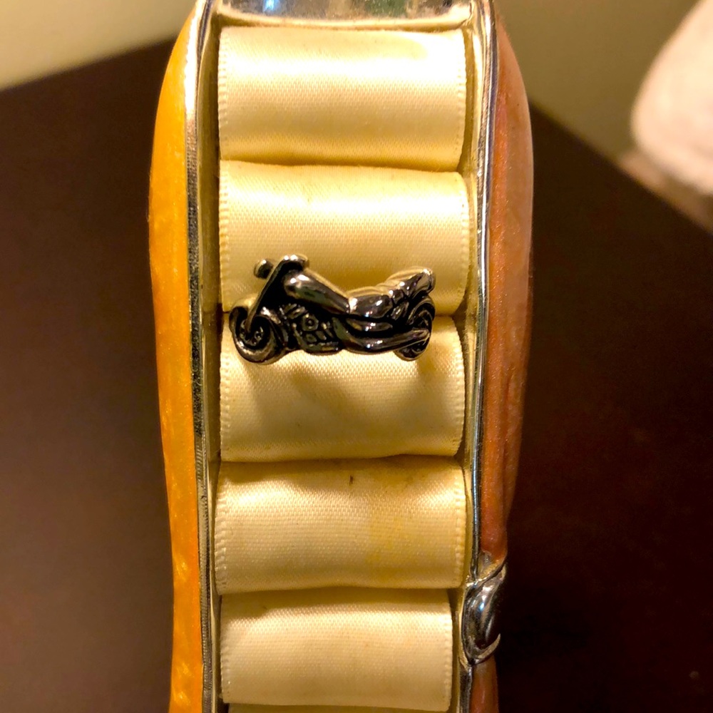 Motorcycle ring